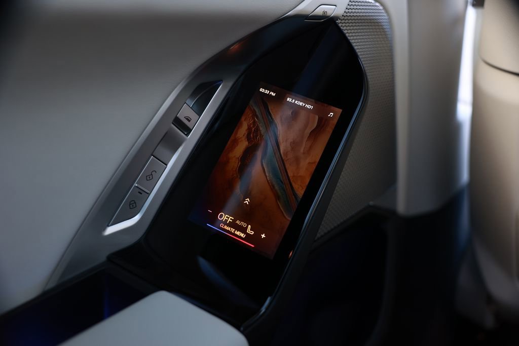 Used 2025 BMW i7 xDrive60 w/ Executive Package image 42