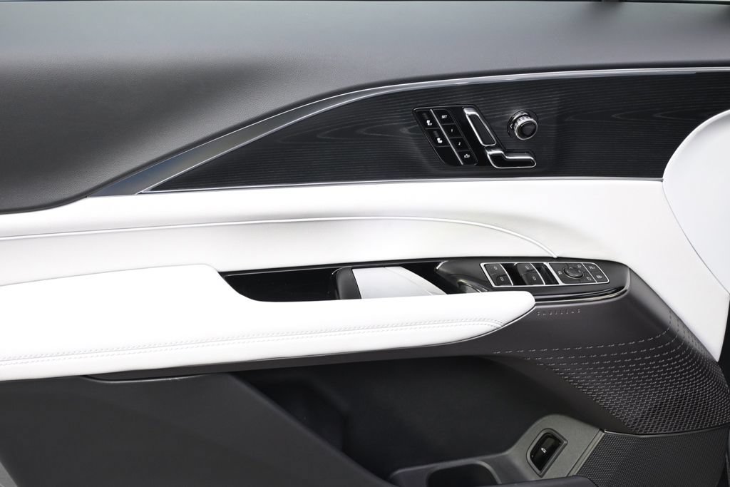 New 2026 Cadillac Lyriq Luxury AWD/4WD image 22