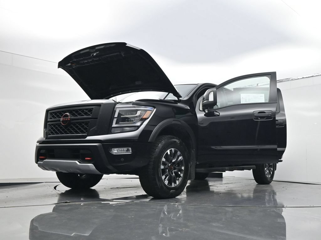 Used 2024 Nissan Titan PRO-4X w/ Pro-4x Convenience Package AWD/4WD image 31