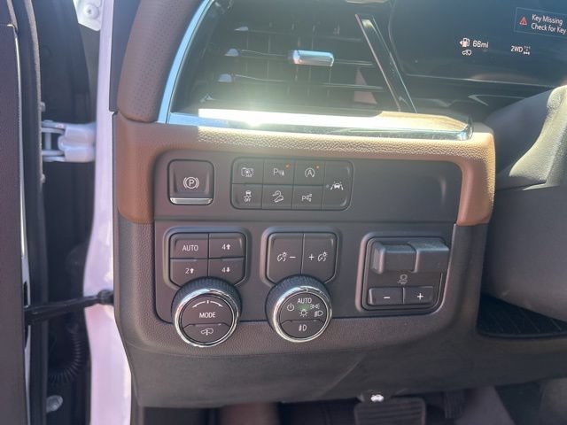 Used 2026 Chevrolet Suburban High Country AWD/4WD image 18