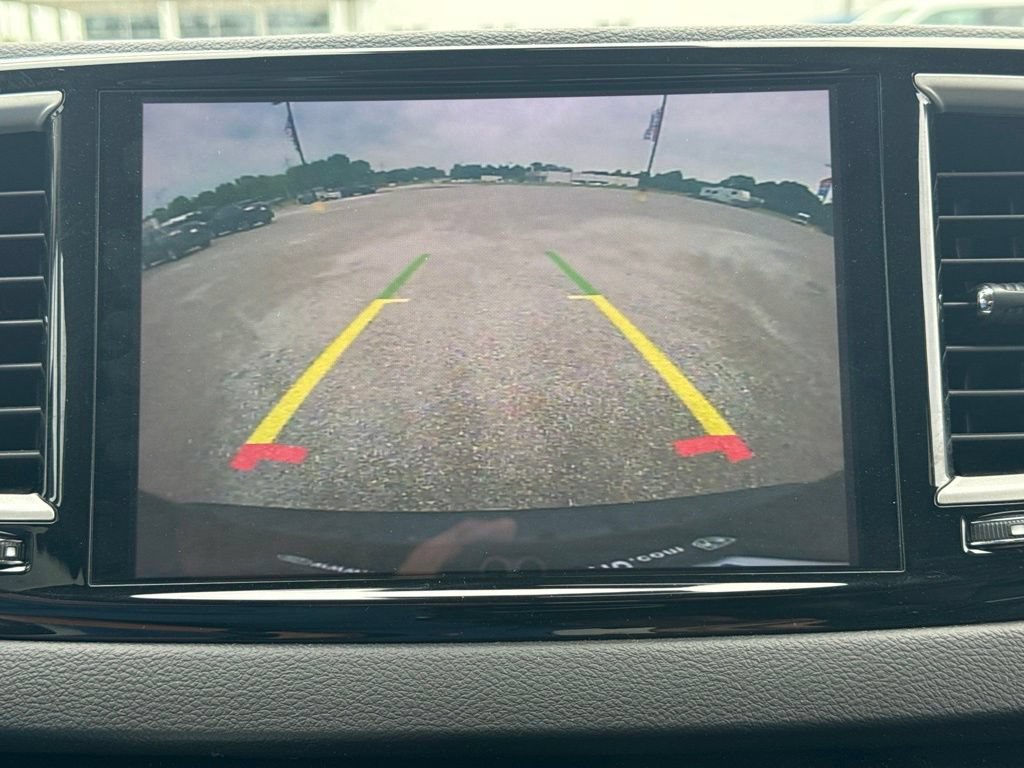 Used 2024 Chrysler Pacifica Touring-L FWD image 32