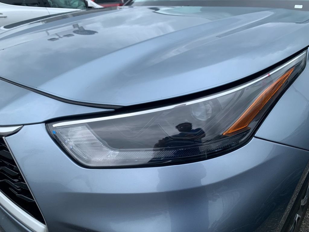 Used 2024 Toyota Highlander XLE AWD/4WD image 8