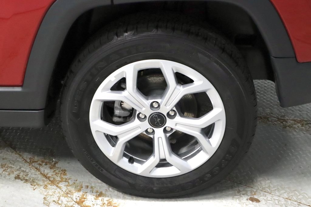 Used 2025 Jeep Compass Latitude AWD/4WD image 18