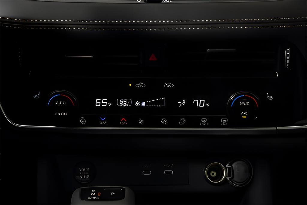 Used 2024 Nissan Rogue SL w/ SL Premium Package image 30