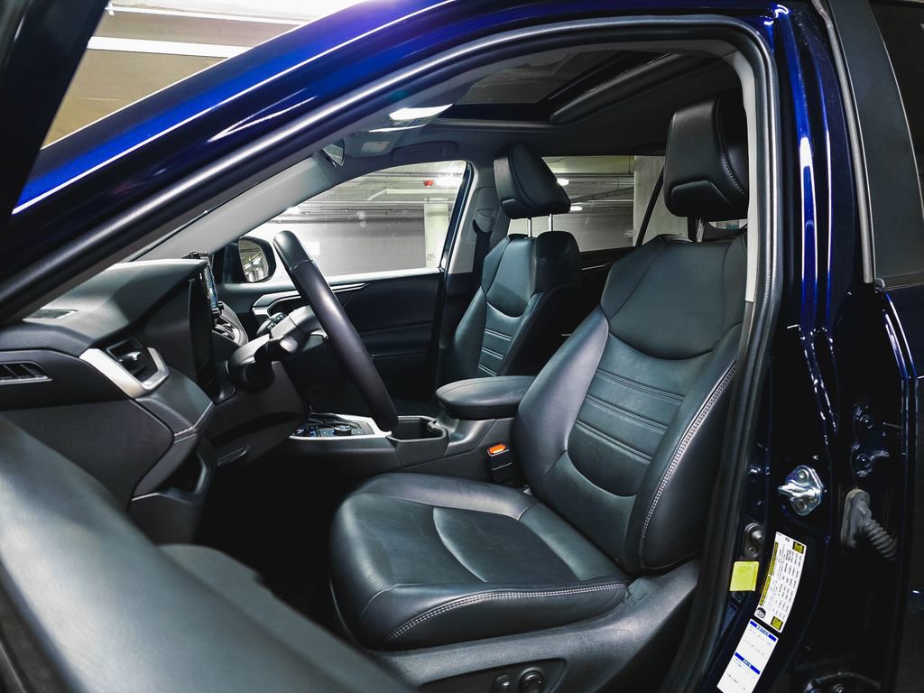 Used 2022 Toyota RAV4 XLE Premium image 19