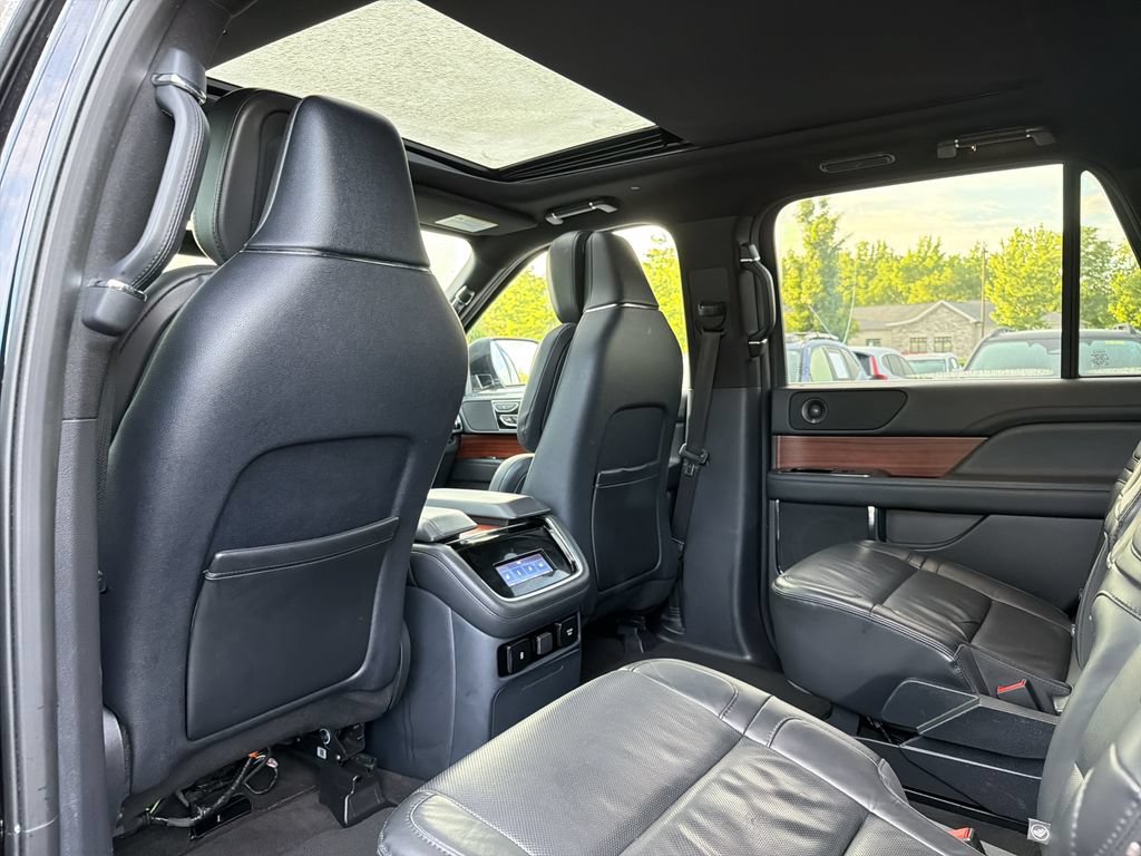 Used 2024 Lincoln Navigator Reserve AWD/4WD image 11