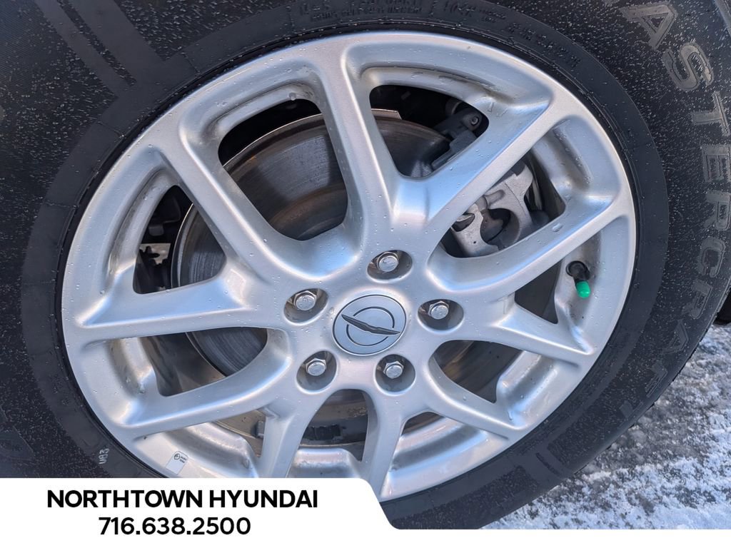 Used 2024 Chrysler Pacifica Touring-L image 48