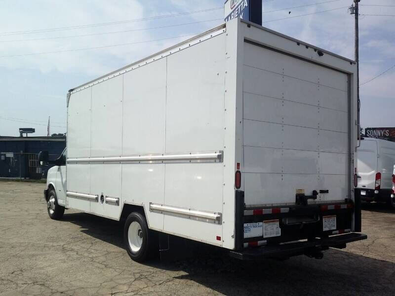 Used 2021 GMC Savana 3500 Extended w/ Power Convenience Package image 4