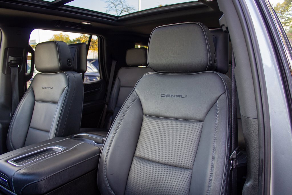 Used 2023 GMC Yukon Denali w/ Denali Reserve Package image 12