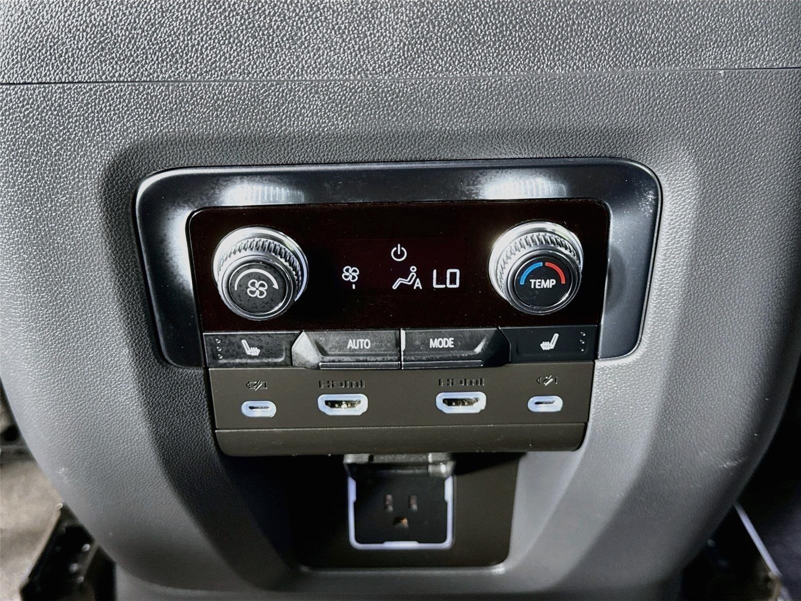 Certified 2024 GMC Yukon Denali w/ Advanced Technology Package RWD image 27
