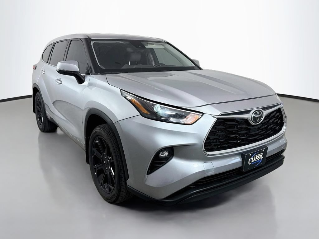 Used 2023 Toyota Highlander LE