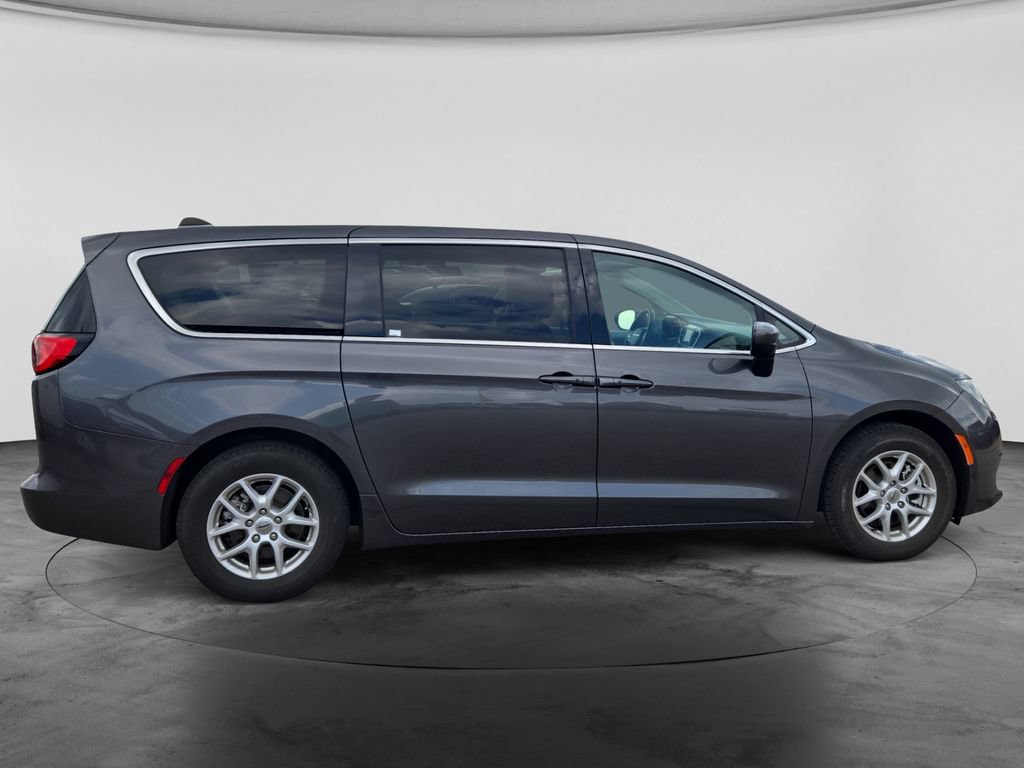 Used 2023 Chrysler Voyager LX FWD image 11