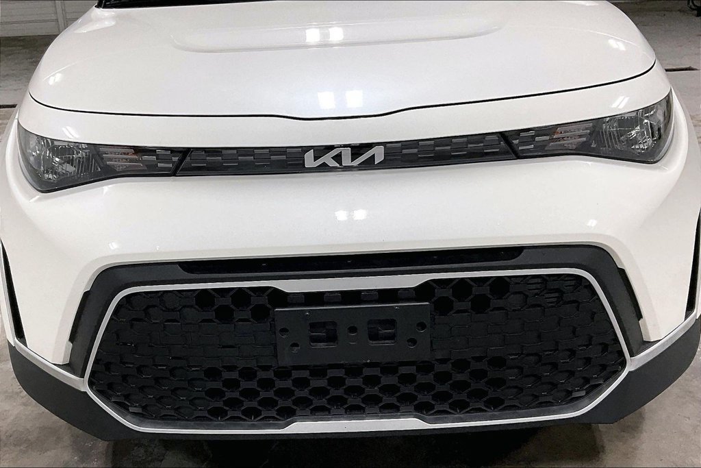 Used 2025 Kia Soul LX w/ LX Technology Package FWD image 34