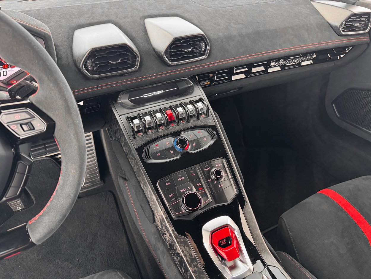 Used 2018 Lamborghini Huracan Performante image 21