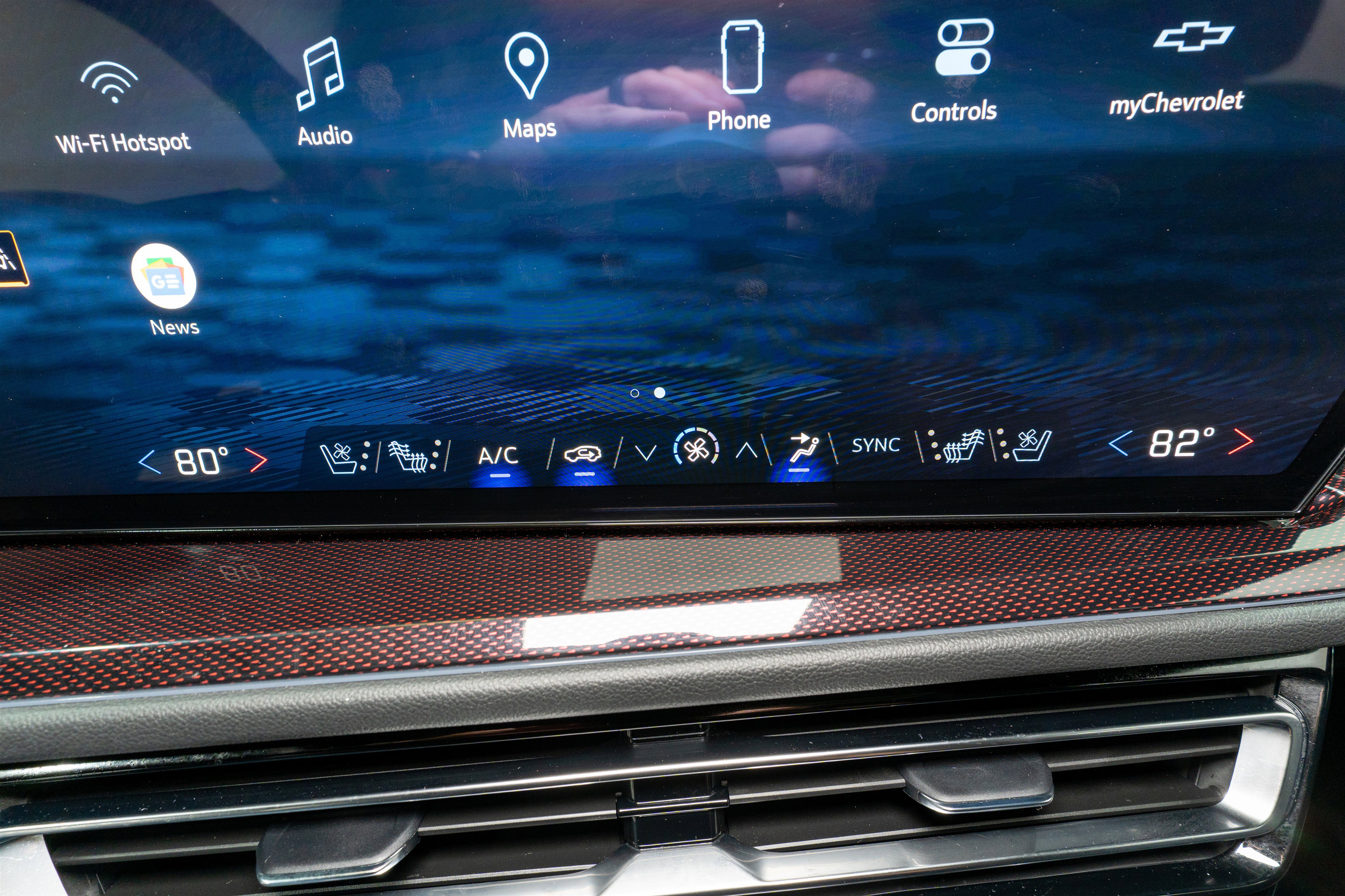 Used 2024 Chevrolet Traverse RS image 23