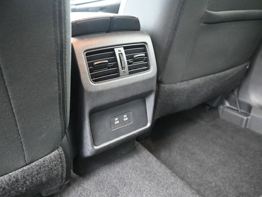 Used 2025 Nissan Rogue SV image 13