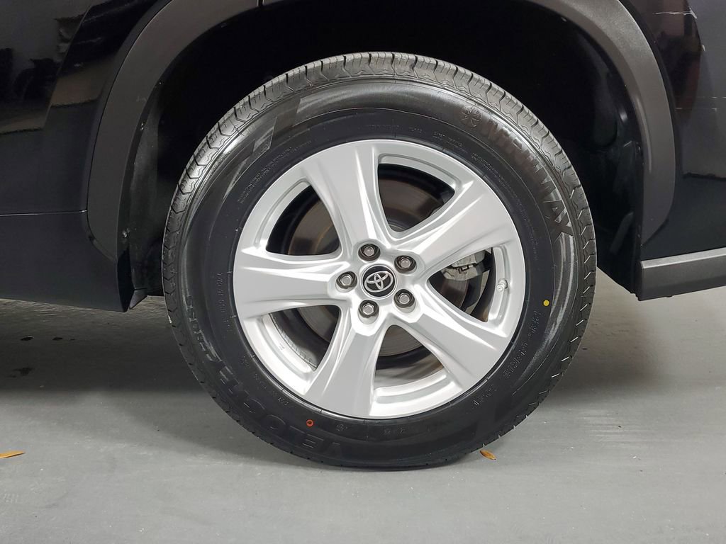 Used 2023 Toyota Highlander LE image 31