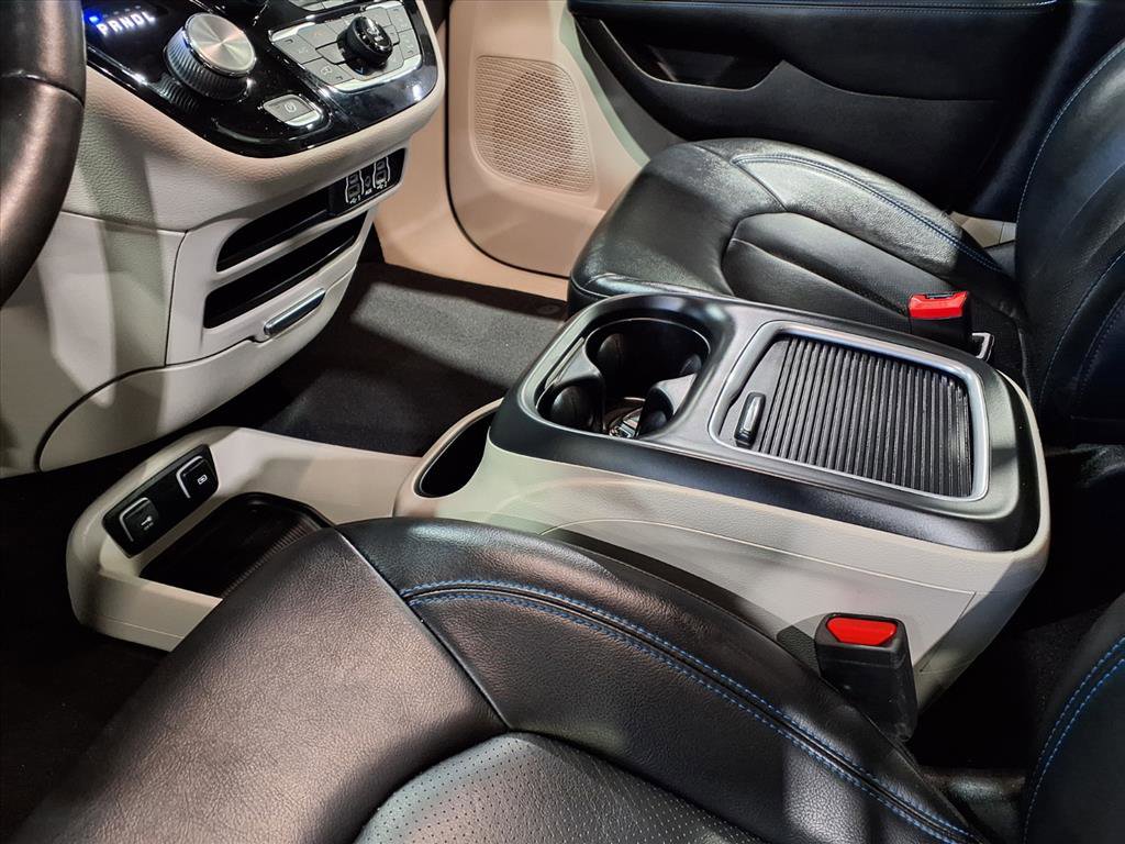 Used 2021 Chrysler Pacifica Touring-L w/ Premium & Safety Sphere Group image 9