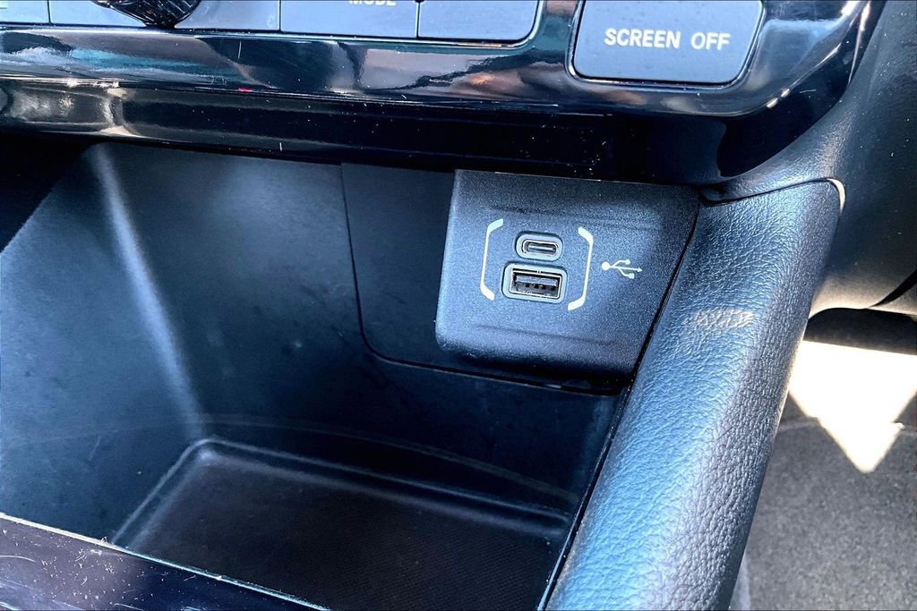 Used 2023 Jeep Compass Limited image 16