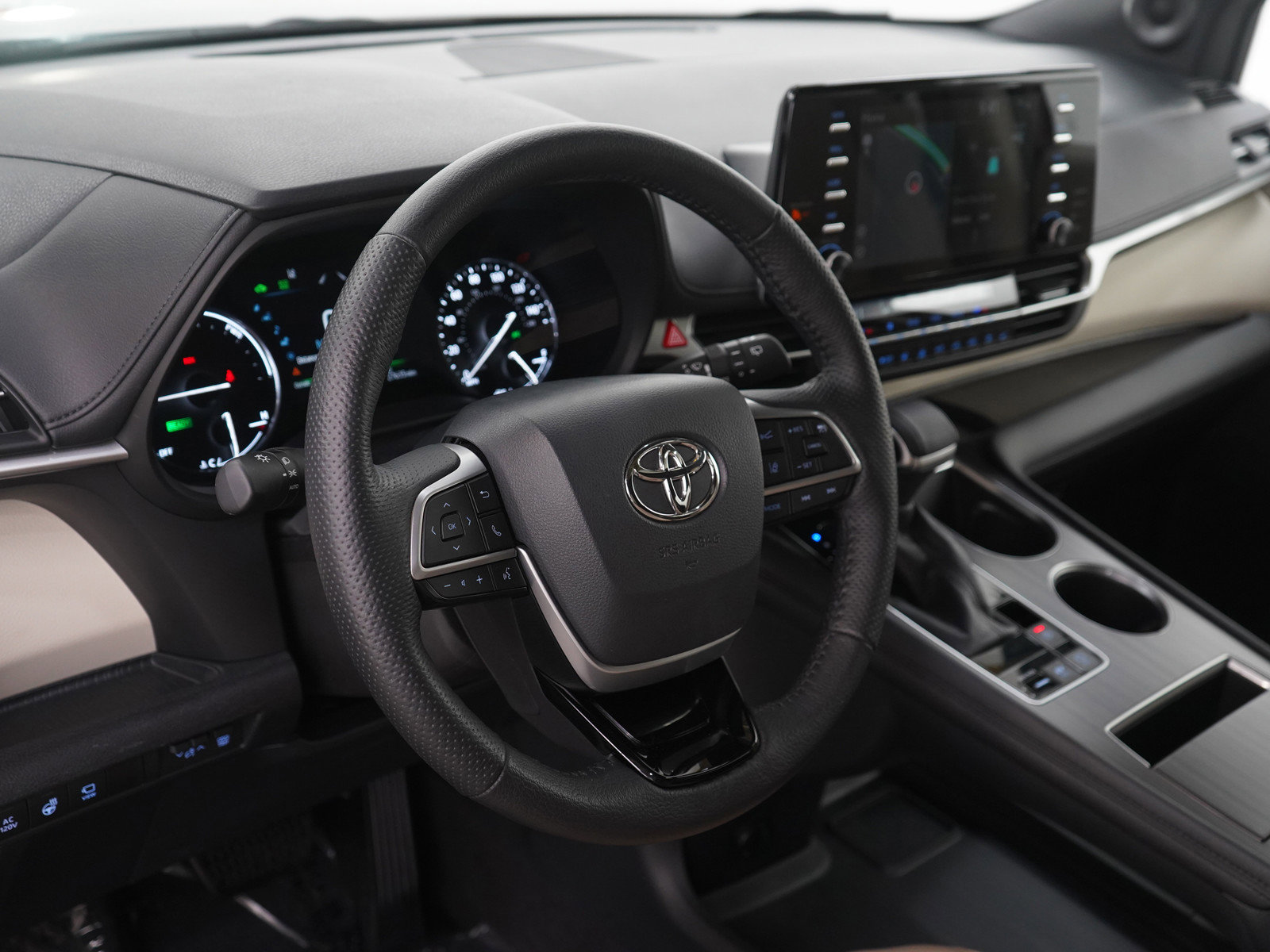 Used 2021 Toyota Sienna Limited image 25