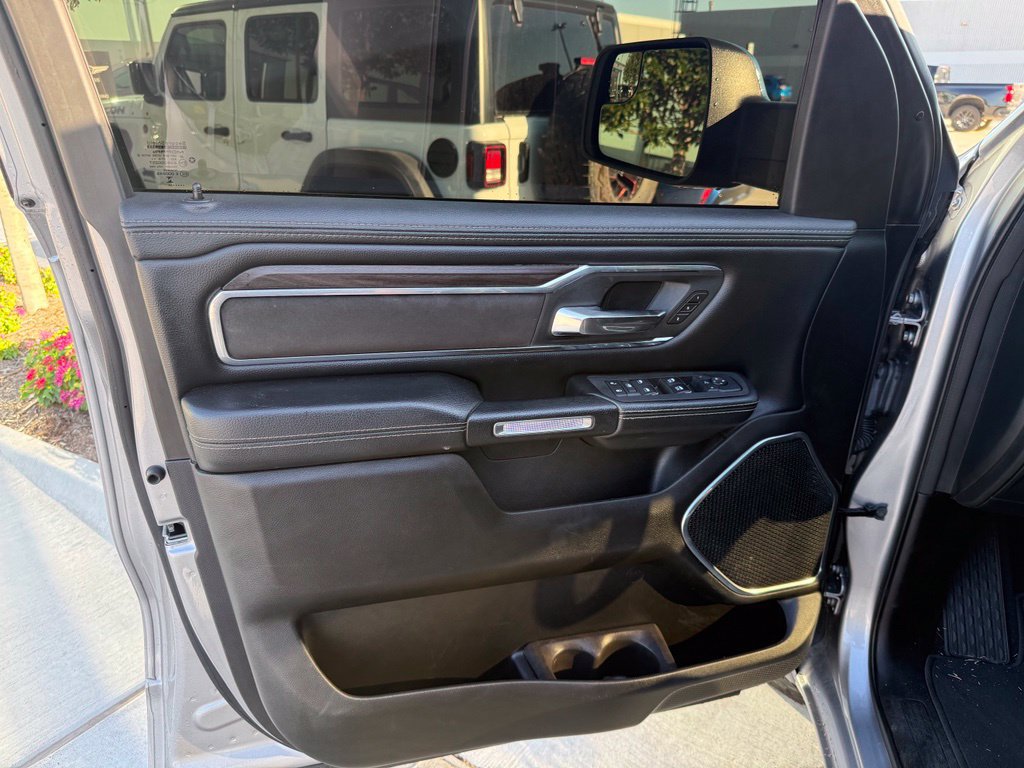 Used 2025 RAM 1500 Laramie AWD/4WD image 9