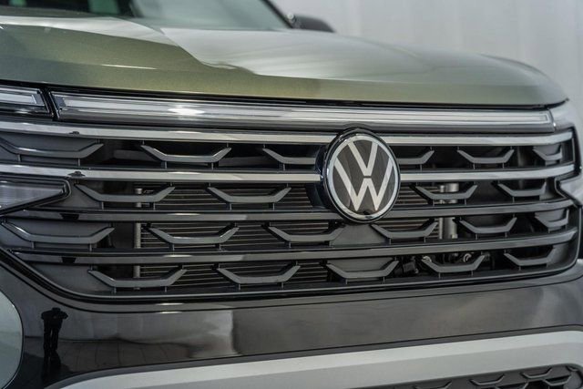 Used 2025 Volkswagen Atlas Peak Edition SE image 12