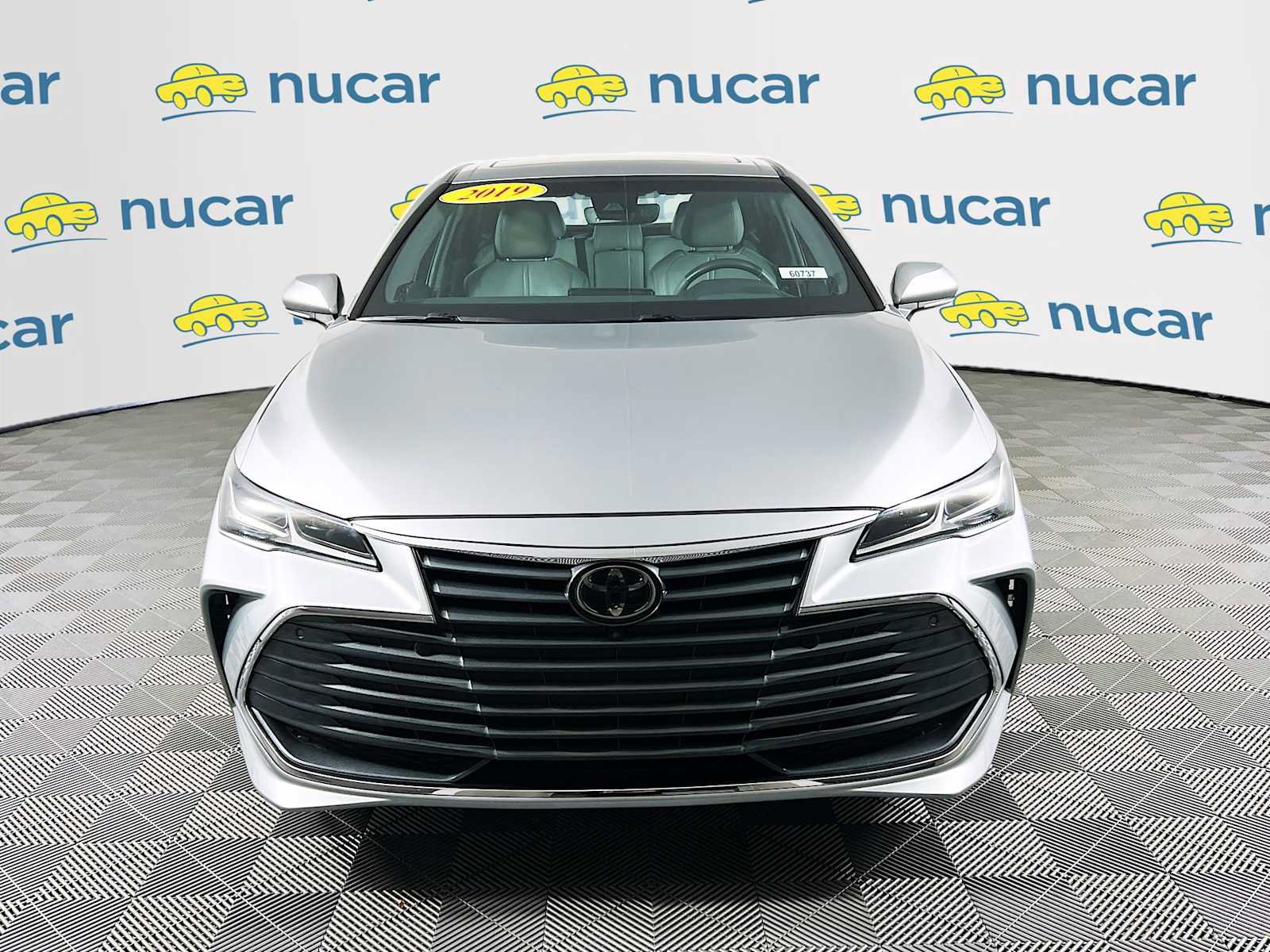 Used 2019 Toyota Avalon Limited image 2