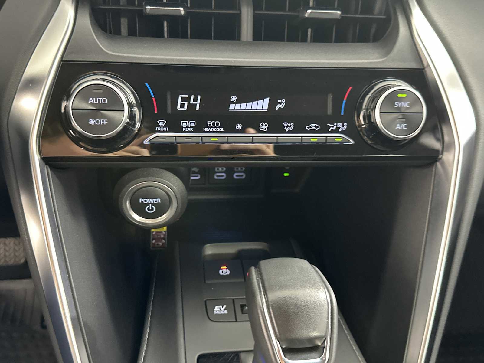 Used 2024 Toyota Venza LE AWD/4WD image 21