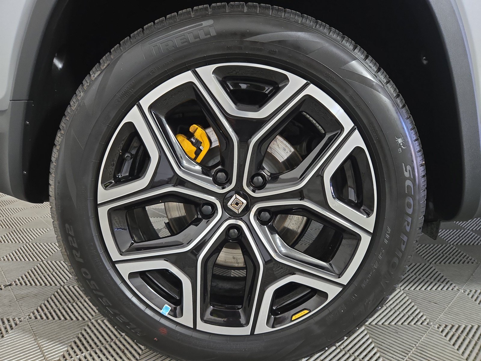 Used 2024 Rivian R1S Adventure AWD/4WD image 12
