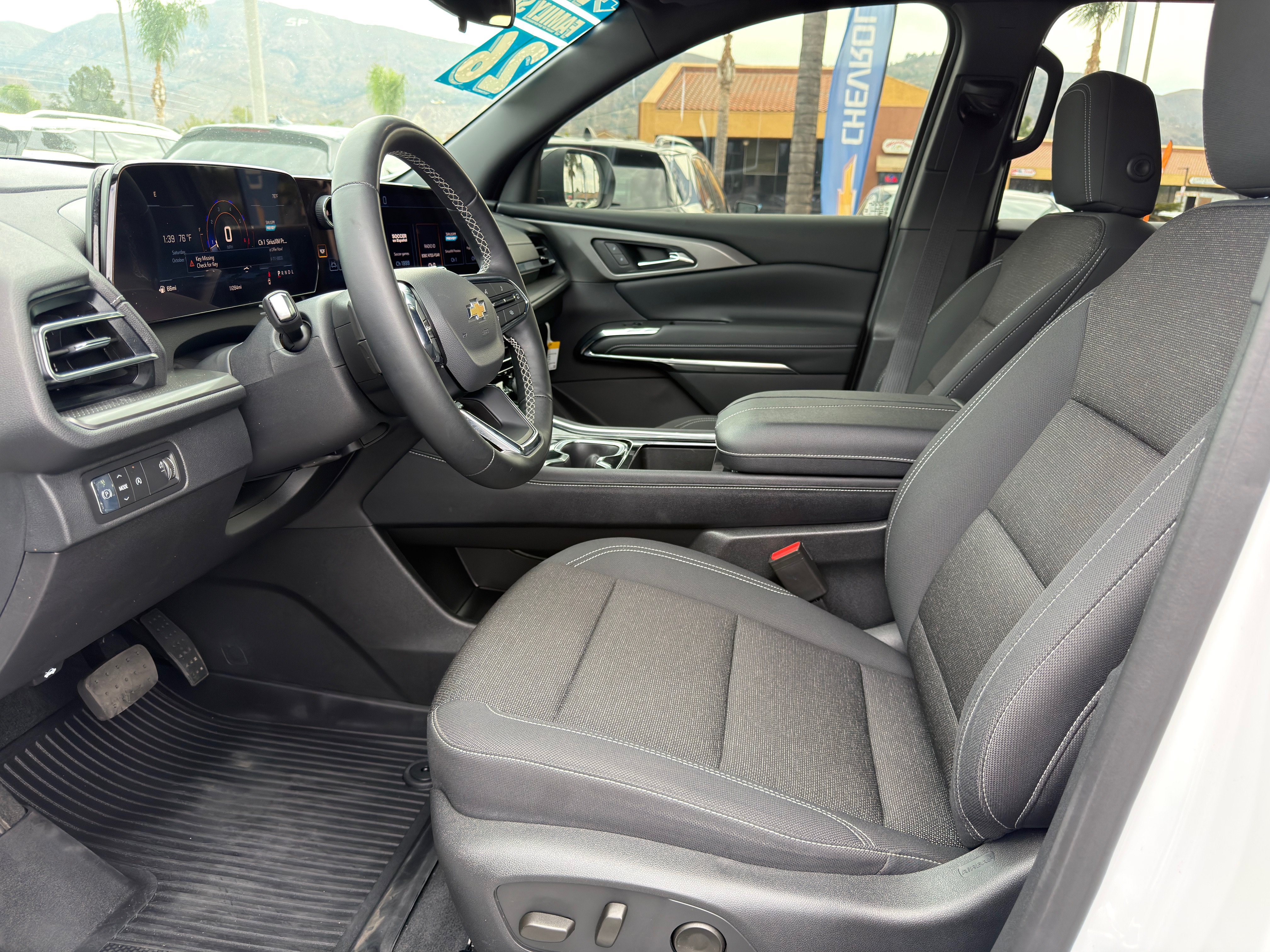 Used 2026 Chevrolet Traverse LT FWD image 24