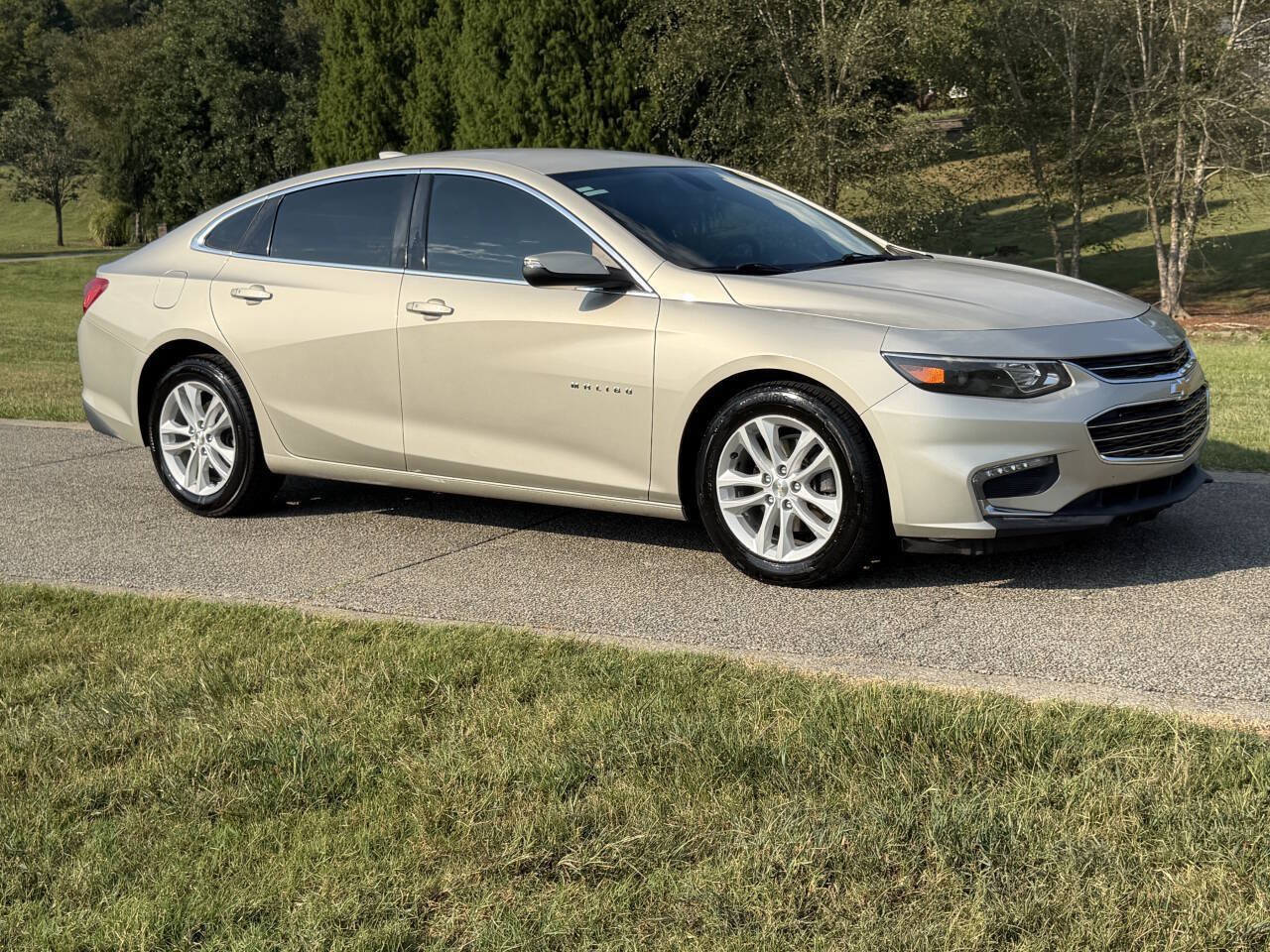 Used 2016 Chevrolet Malibu LT w/ Leather Package FWD image 22