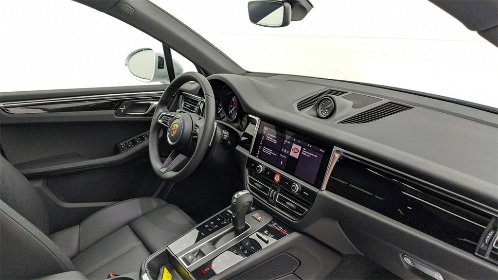 Used 2022 Porsche Macan image 43