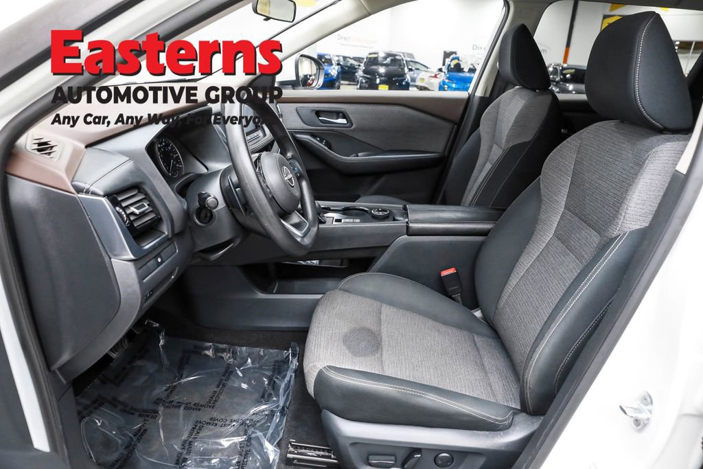 Used 2022 Nissan Rogue SV image 14