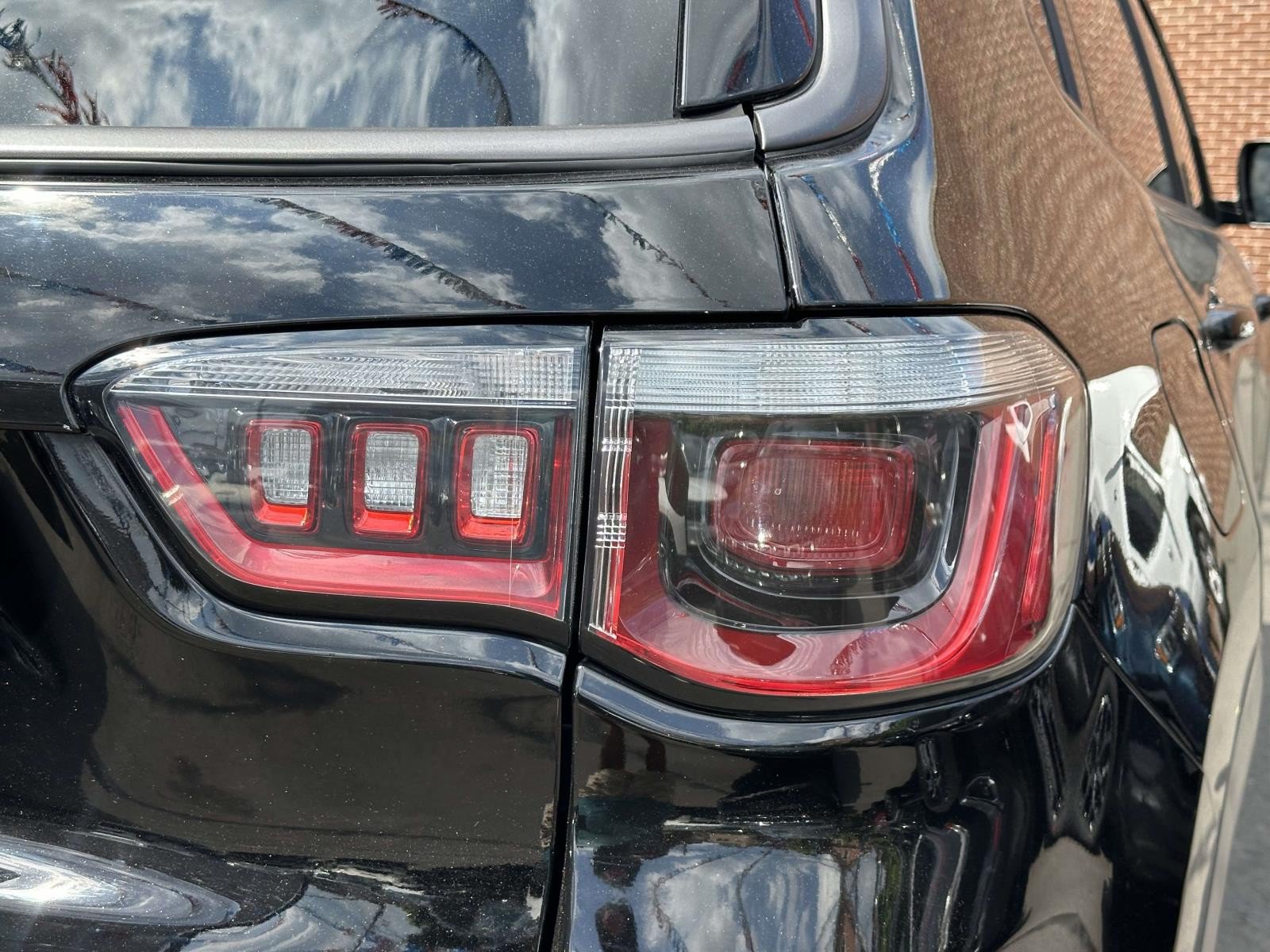Used 2018 Jeep Compass Trailhawk w/ Leather Interior Group AWD/4WD image 12