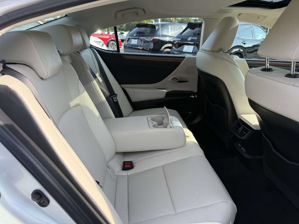 Used 2023 Lexus ES 300h w/ Premium Package FWD image 16