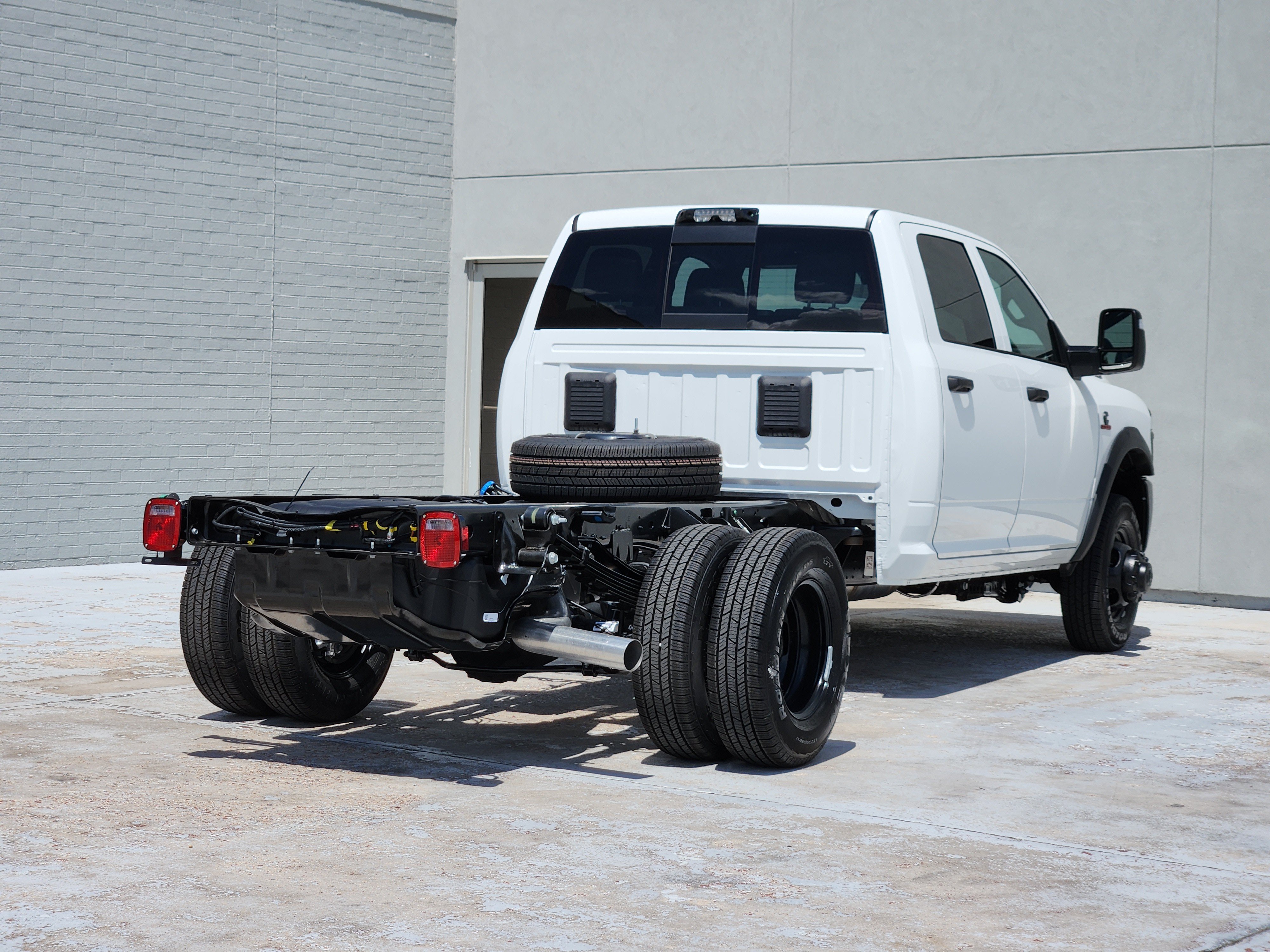 New 2026 RAM 3500 Tradesman AWD/4WD image 4