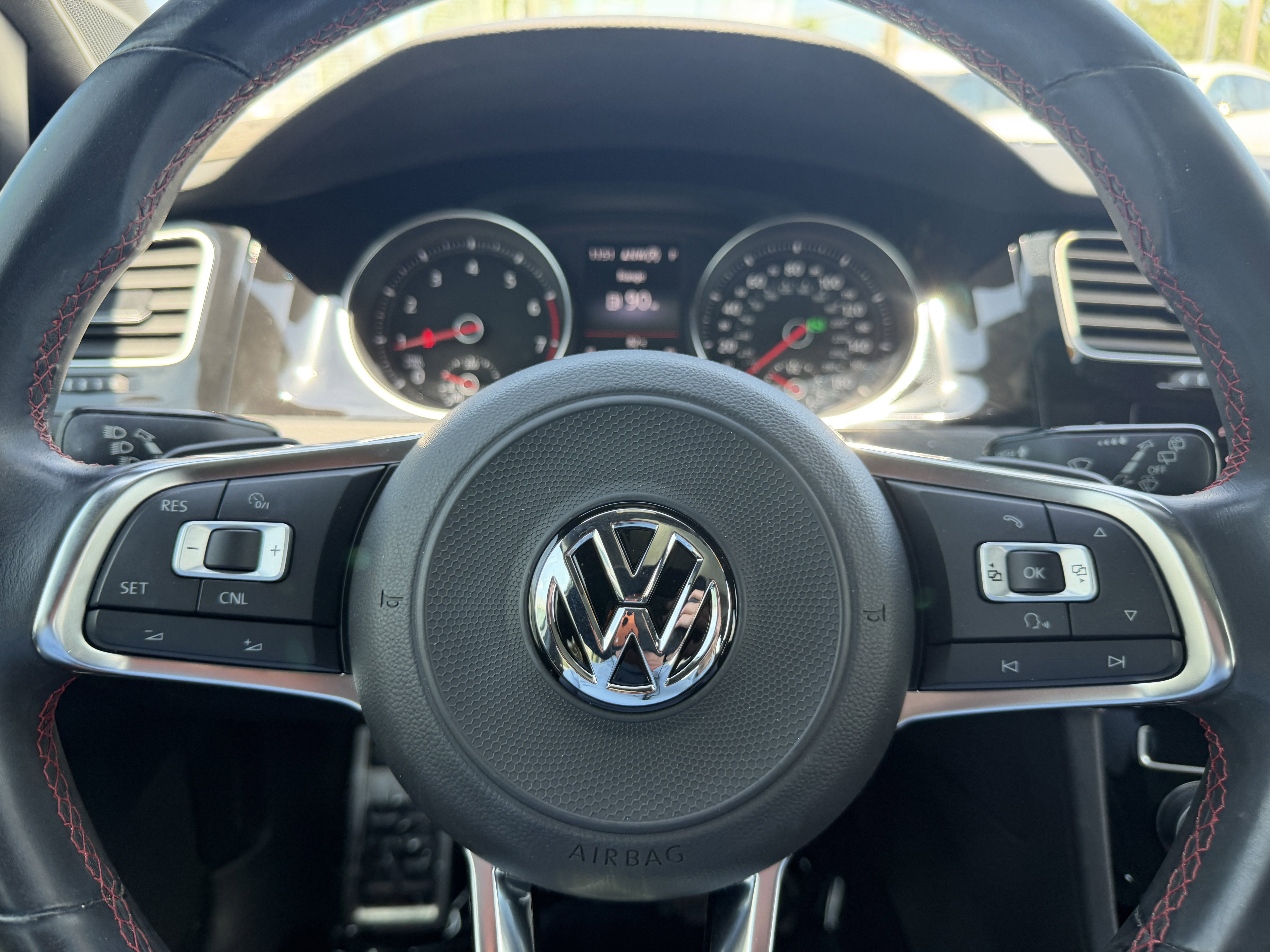 Used 2018 Volkswagen GTI SE FWD image 25