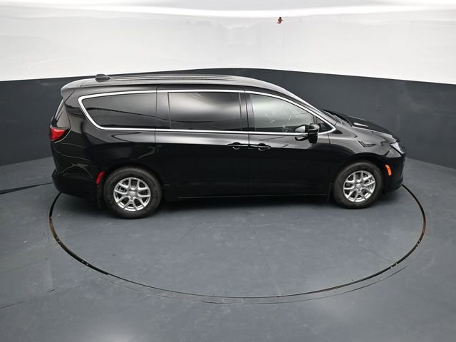 New 2027 Chrysler Pacifica Select FWD image 52