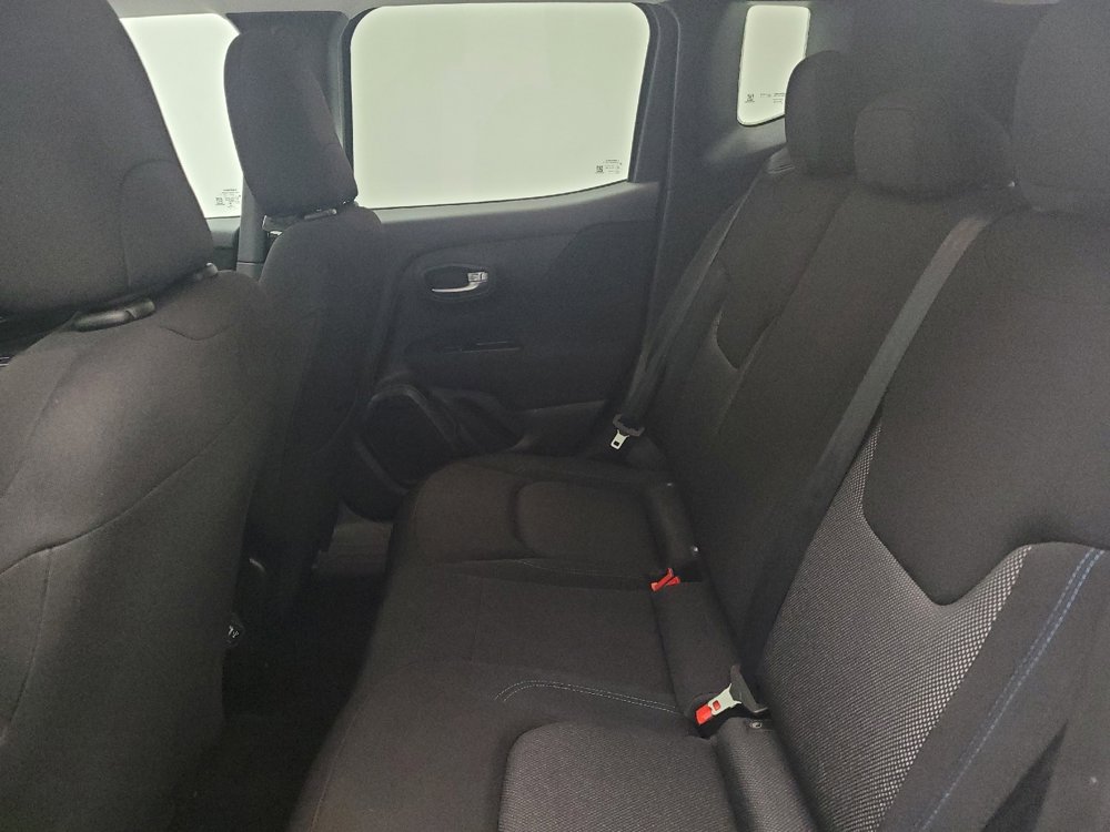 Used 2021 Jeep Renegade Latitude image 18