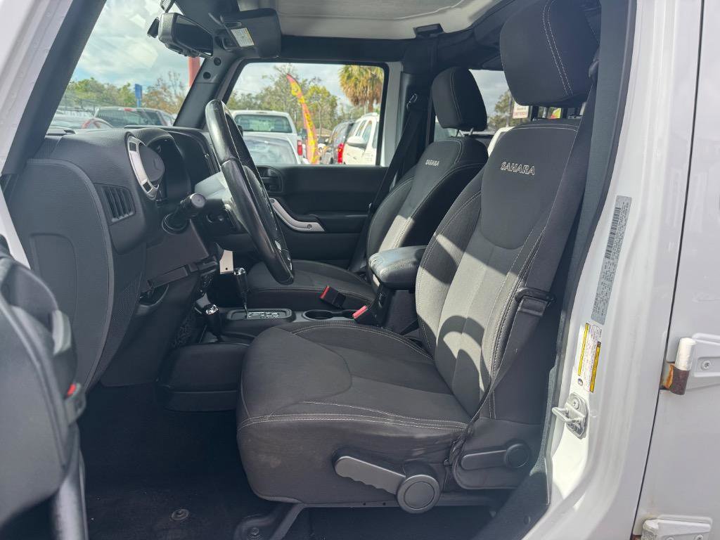 Used 2016 Jeep Wrangler Unlimited Sahara w/ Connectivity Group image 12