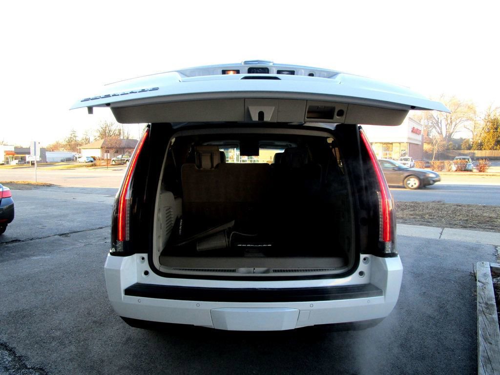 Used 2017 Cadillac Escalade ESV Luxury image 40