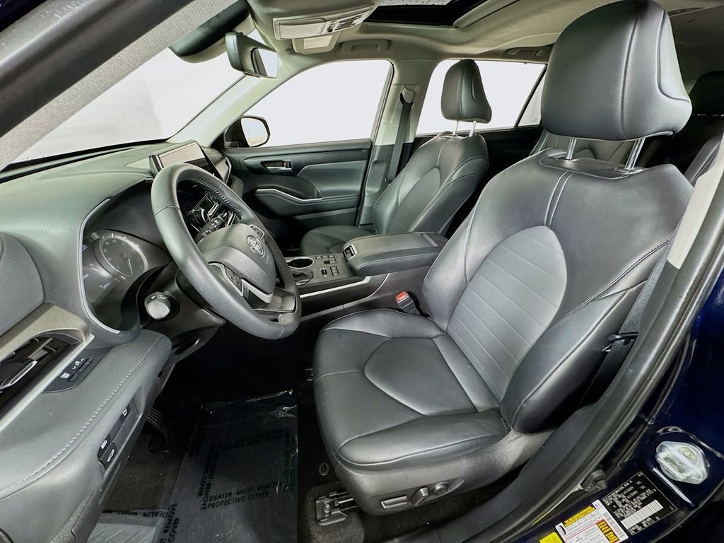 Certified 2025 Toyota Highlander XLE image 13