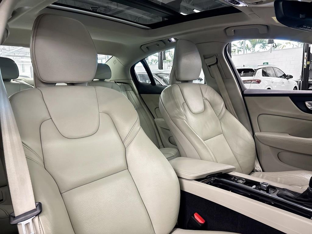 Used 2021 Volvo S60 T5 Momentum image 15