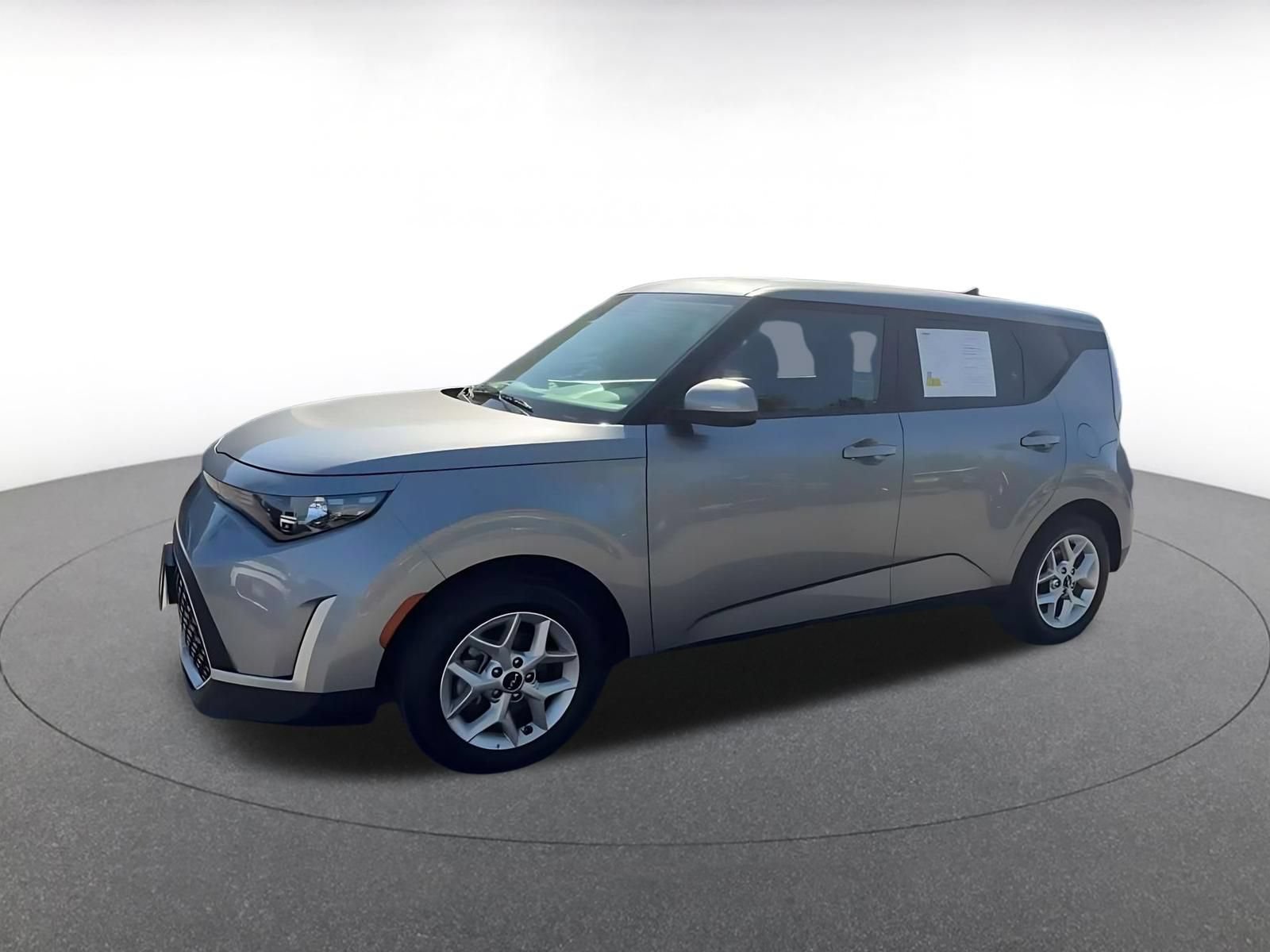 Used 2025 Kia Soul LX w/ LX Technology Package FWD image 7