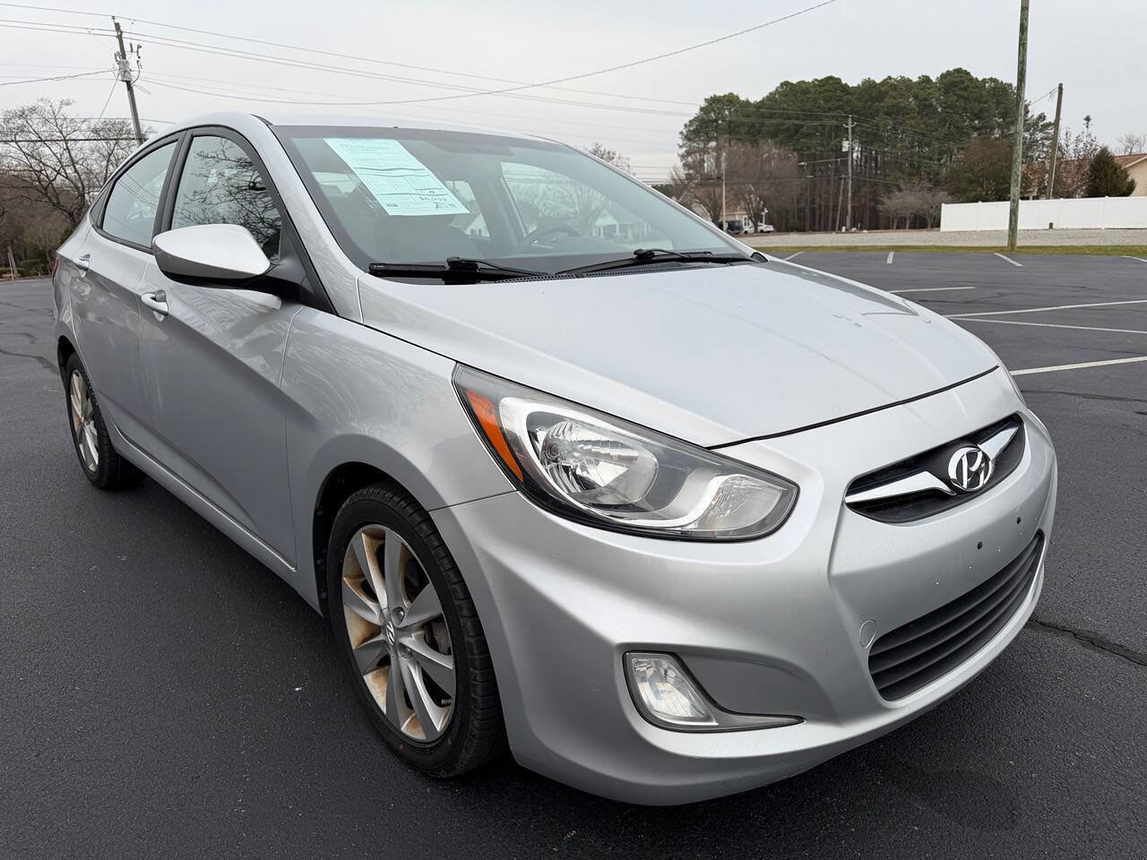 Used 2013 Hyundai Accent GLS w/ Premium Pkg FWD image 4