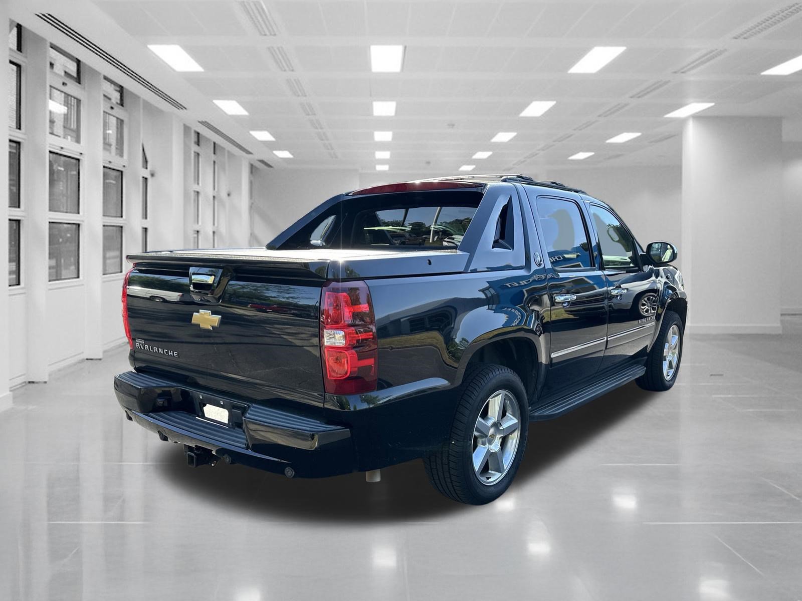 Used 2013 Chevrolet Avalanche LTZ AWD/4WD image 5