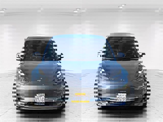 Used 2023 Tesla Model 3 Standard Range image 2