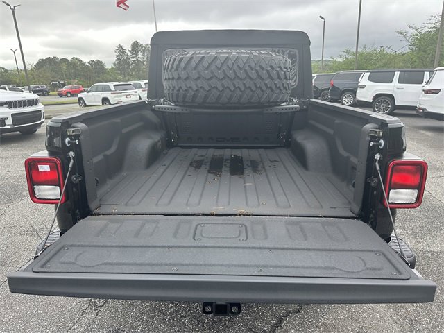 New 2023 Jeep Gladiator Rubicon w/ Cold Weather Group image 18