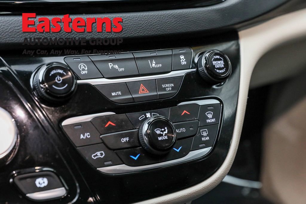 Used 2023 Chrysler Pacifica Touring-L image 20