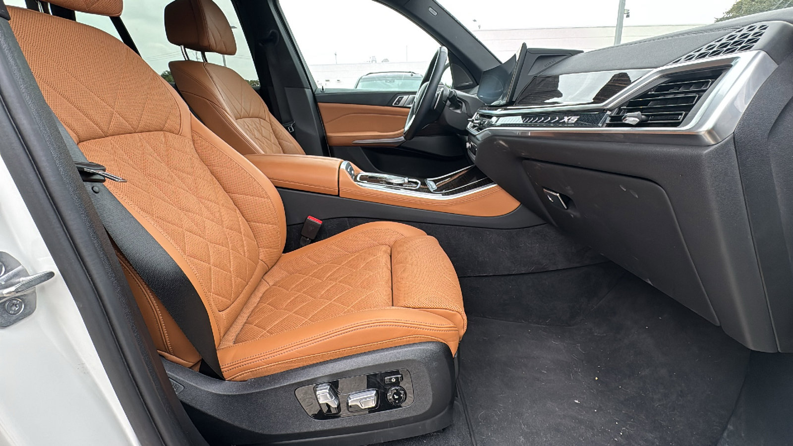 Used 2024 BMW X5 xDrive40i w/ Premium Package image 28